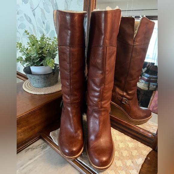 UGG Vintage Y2K Sidonie Shearling Lined Leather Wedge Boots Saddle Brown Wms 9.5 - Picture 1 of 11